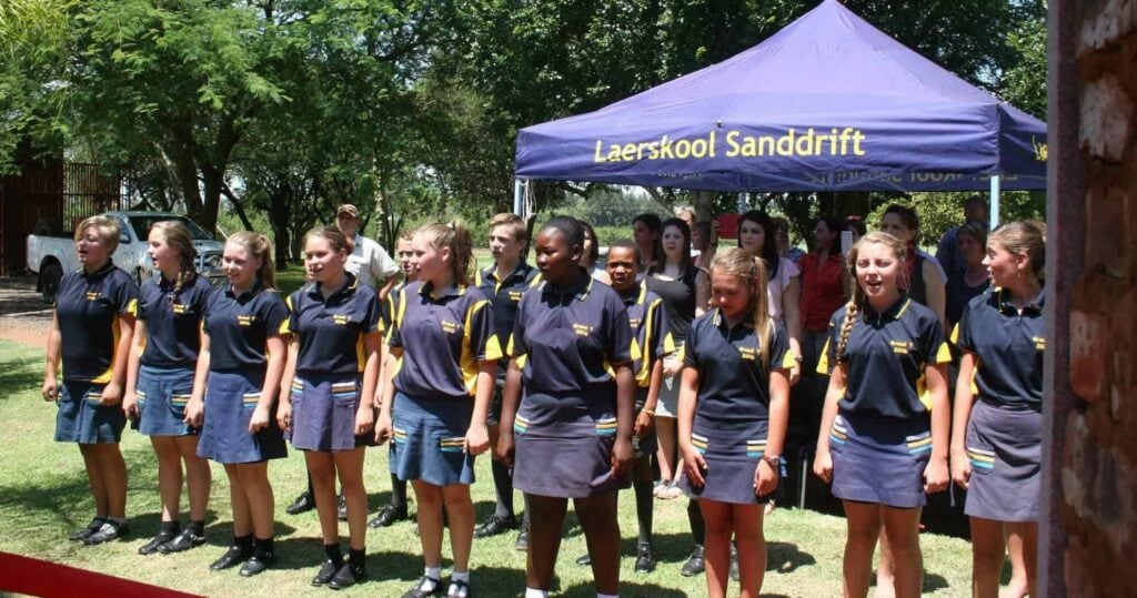 Laerskool Sanddrift Primary School - cover image