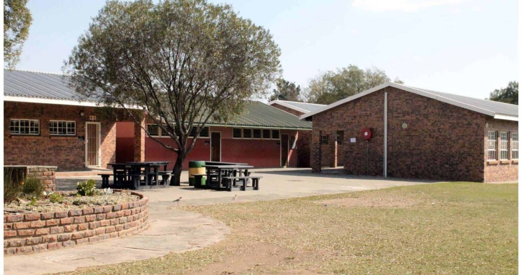 Laerskool Kalie De Haas Primary School - cover image